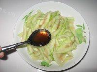记忆中的凉拌西瓜皮做法图解7)