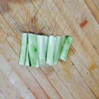 美味的番茄寿司卷做法图解4)