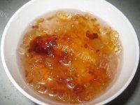 美味的蔓越莓桃胶银耳羹做法图解1)
