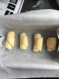 好吃迷你黄油面包卷做法图解6)