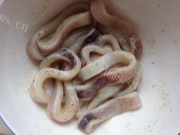 美味的鱿鱼圈做法图解3)