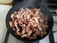 芹菜尖椒炒肉丝做法图解5)