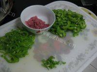 下饭的苦瓜炒肉做法图解2)