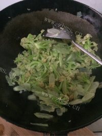 香喷喷的清炒菜花做法图解6)