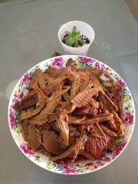 美味的笋干烧肉做法图解13)