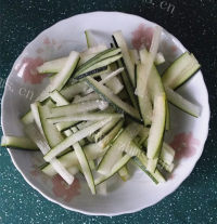 简单的清炒西瓜皮做法图解4)