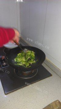 美味的肉丝蒜苗做法图解8)