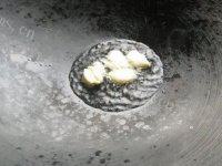 家常菜香肠炒青椒做法图解6)