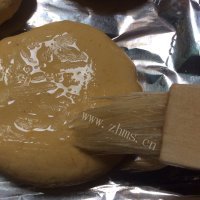 自制南瓜豆沙饼做法图解9)