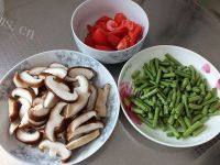 香菇炒豆角做法图解2)