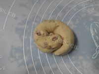 自制红糖红枣核桃面包做法图解14)