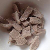 滋补的虫草花瘦肉汤做法图解5)