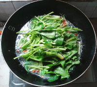 美味的菠菜猪肝汤做法图解11)