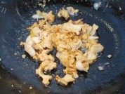 美味的三鲜鱼肚汤做法图解4)