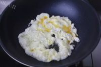 口感极佳的西葫芦炒木耳做法图解3)