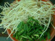 十分可口的韭菜炒豆芽做法图解1)
