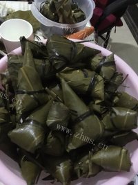 美味营养的粽子做法图解5)