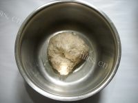 美味的黑豆肉松餐包做法图解8)