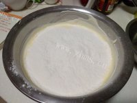 美味的草莓夏洛特蛋糕做法图解4)