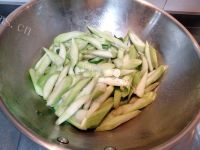 美味的炒丝瓜做法图解4)