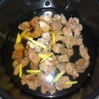 家常菜咖喱土豆牛肉做法图解2)