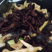 独特的小鸡炖蘑菇做法图解8)