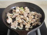 色味俱佳的香菇鸡腿焖饭做法图解9)