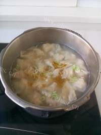 美味洋葱豆腐干肉馅馄饨做法图解11)