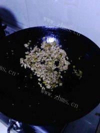 好吃的火腿榨菜肉包子做法图解2)