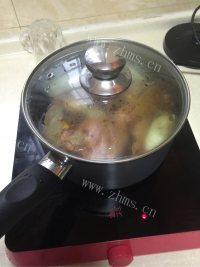 美味的家常卤猪脚做法图解4)