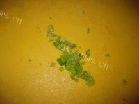 好吃的韭菜鸡蛋锅贴做法图解12)