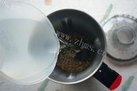 鲜美的祛湿薏米豆浆的做法图解三