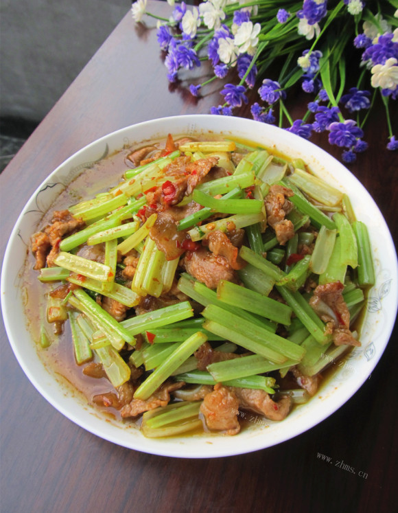 芹菜炒肉片