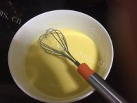 油而不腻的酸奶蛋糕做法图解4)