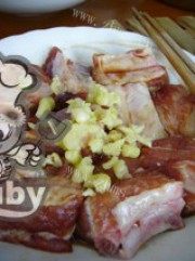 美味的蒜香豉汁蒸排骨做法图解3)