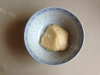 香气浓郁的玫瑰花饼做法图解2)