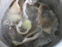 家常菜泡椒猪皮做法图解2)
