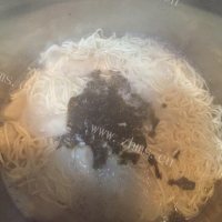 虾饺汤面做法图解5)