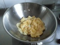 热腾腾的黄瓜炒鸡蛋做法图解3)