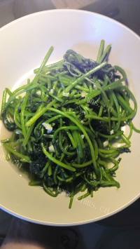 五味俱全的蒜蓉茼蒿做法图解14)