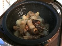 冬季滋补萝卜焖羊蹄做法图解10)