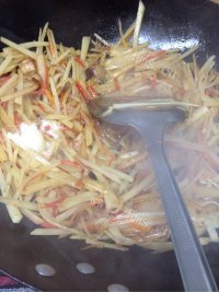 家常菜土豆丝炒肉做法图解5)