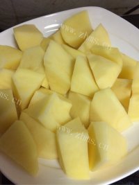 土豆玉米炖豆角做法图解3)