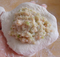 美味的白菜猪肉馅饼做法图解13)