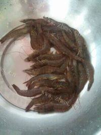 美味的盐水河虾做法图解1)