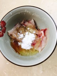 美味的香辣水煮鱼做法图解3)