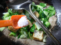 家常菜油豆腐炒青菜做法图解8)