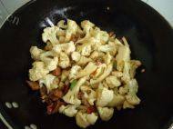 「DIY美食」花菜炒肉做法图解6)