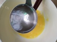 自制黑芝麻鸡蛋饼做法图解2)