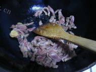 清香蒜苗肉丝做法图解5)